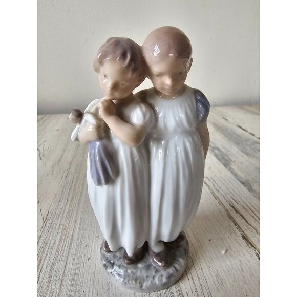 Royal Copenhagen 939 girl pajamas doll figurine vintage Denmark sisters
